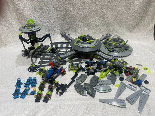 Lego alien conquest huge - alien,